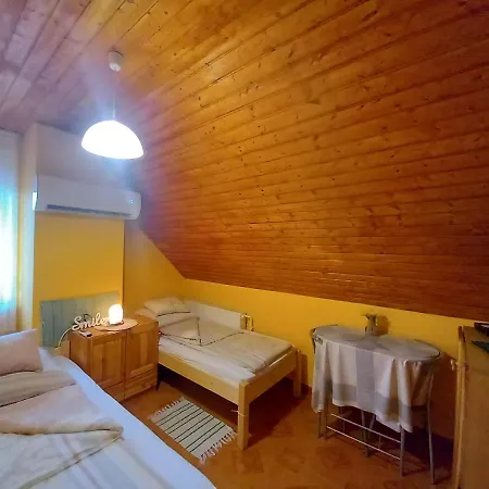 Fancsika Vendeghaz 3*